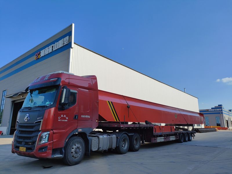 安徽某建材公司，采購我公司一臺(tái)32噸電動(dòng)單梁起重機(jī)